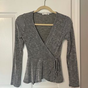 Long Sleeve Crossover Sinch Waist Top 🖤🤍🖤